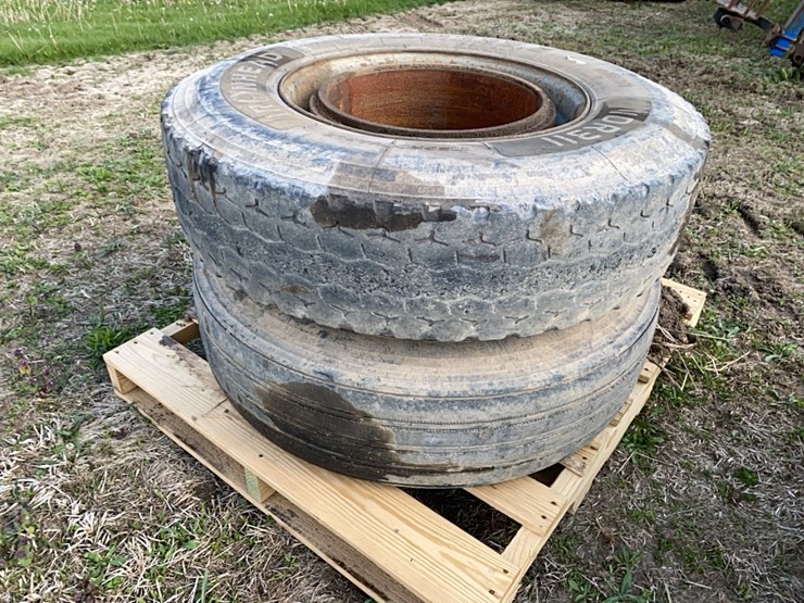 4---dayton-hubs-with-11r22.5-tires-image-1
