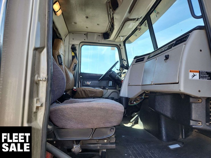 2015-western-star-4900-image-17