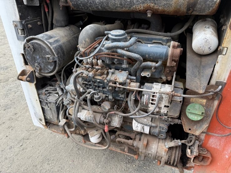 2011-bobcat-s185-image-16