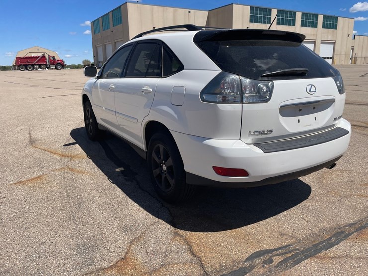 2004-lexus-rx330-image-8