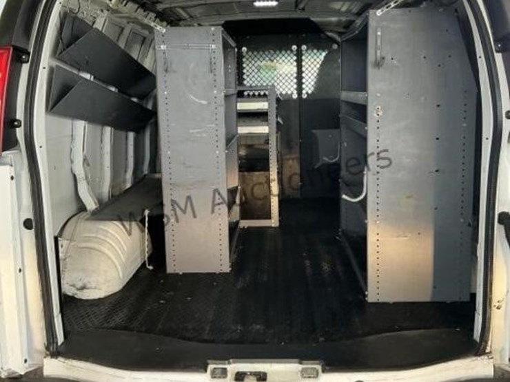 2013-chevrolet-express-2500-image-10