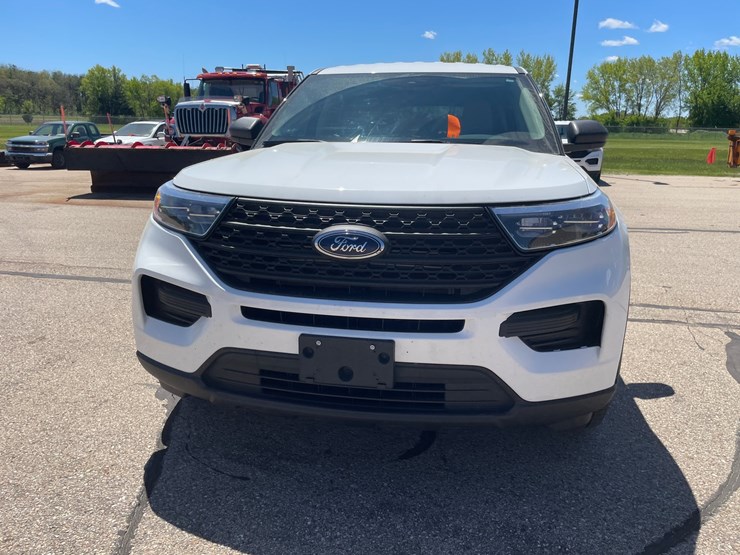 2022-ford-explorer-image-2