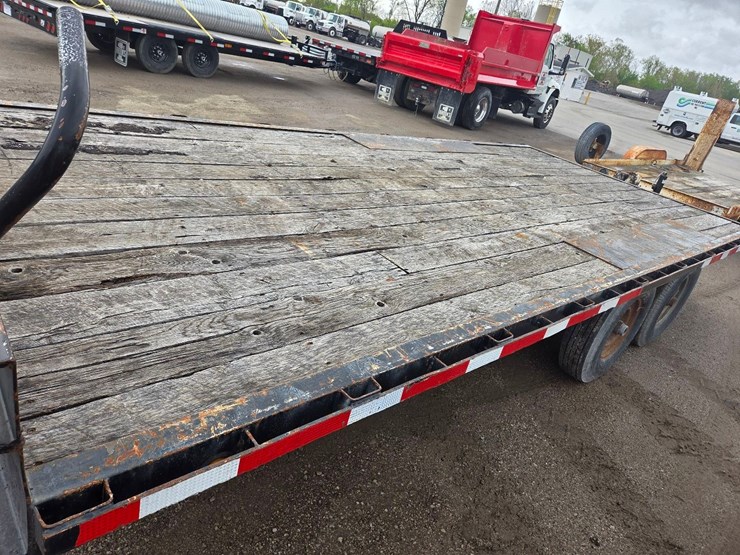 1999-18'x102"-flatbed-trailer-image-21
