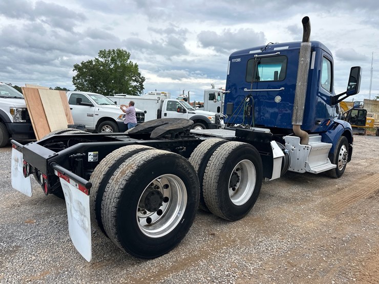 2016-peterbilt-579-image-7