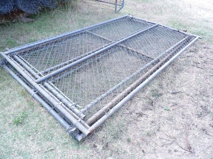#40870-•-**-~2500'-of-6'-chain-link-fence,-(10)-gates,-poles,-wire-&-misc-image-1