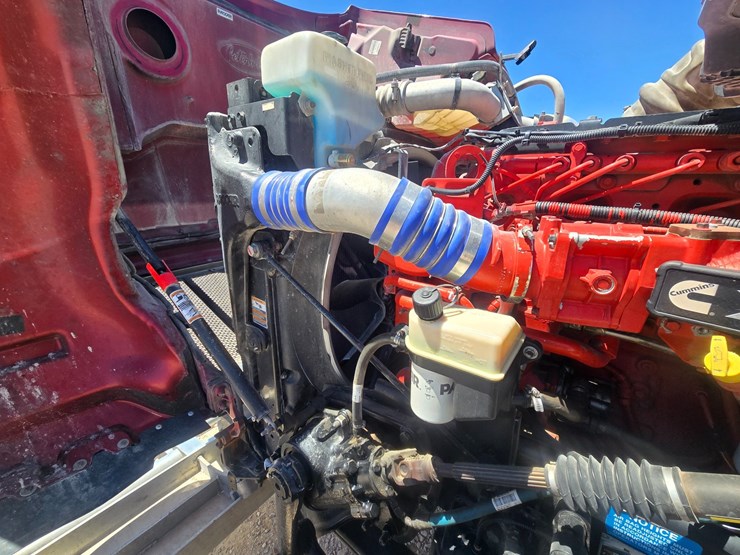 2023-peterbilt-567-image-35