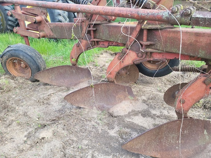 white-6-bottom-moldboard-plow-image-14
