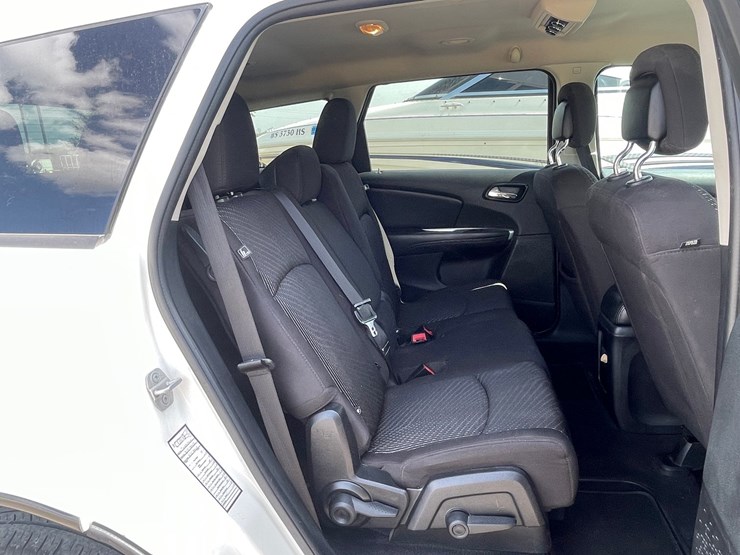 2013-dodge-journey-sxt-image-35