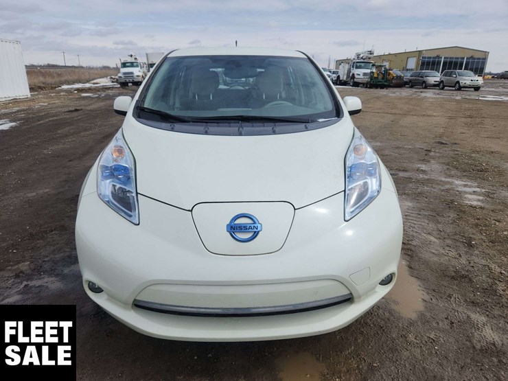 2011-nissan-leaf-sl-4dr-hatchback-image-9