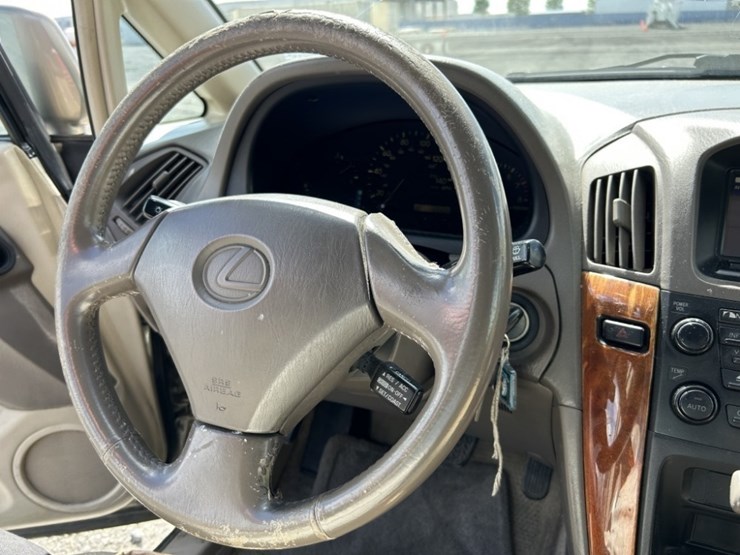 2000-lexus-rx300-image-17