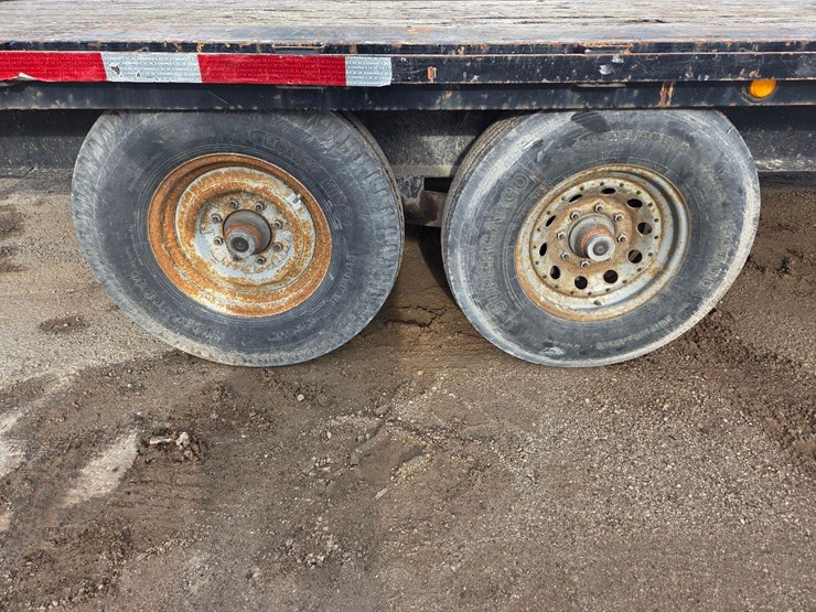 1999-18'x102"-flatbed-trailer-image-10