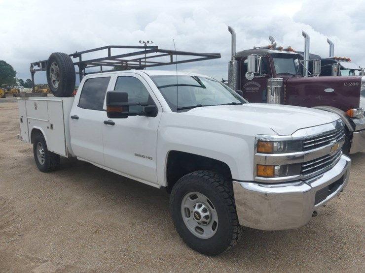 2017-chevrolet-2500hd-image-2