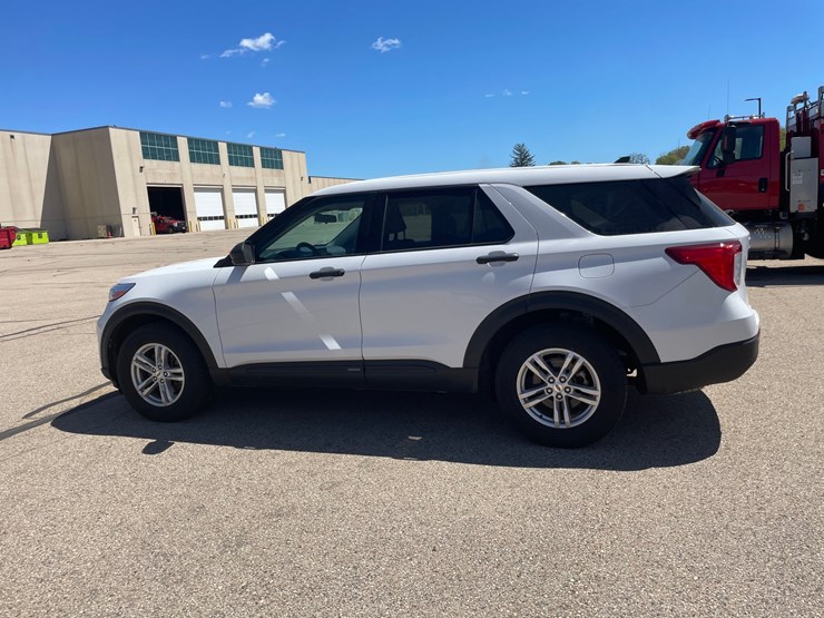 2022-ford-explorer-image-8