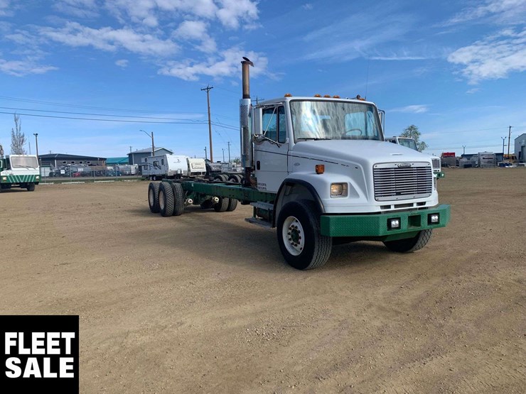 2003-freightliner-fl106-image-2