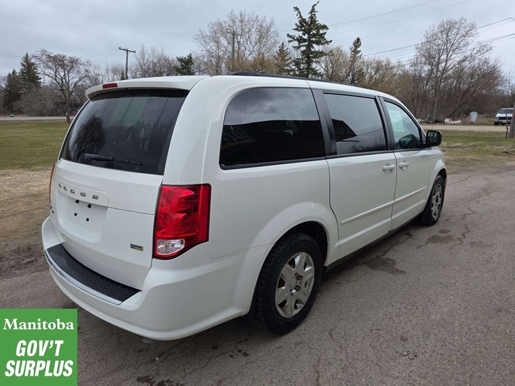 2011-dodge-grand-caravan-image-3