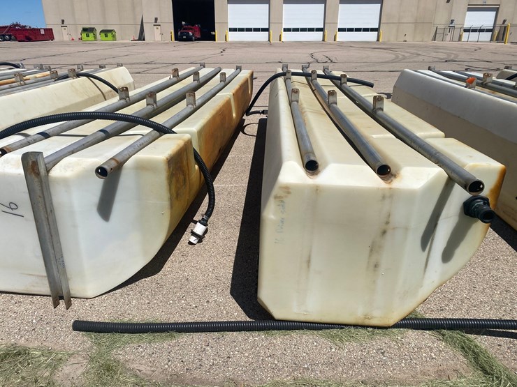 #8773-•-(2)-brine/-liquid-applicator-tanks-image-3