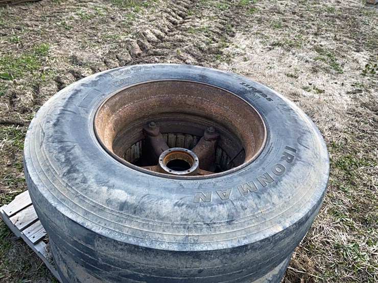 4---dayton-hubs-with-11r22.5-tires-image-6