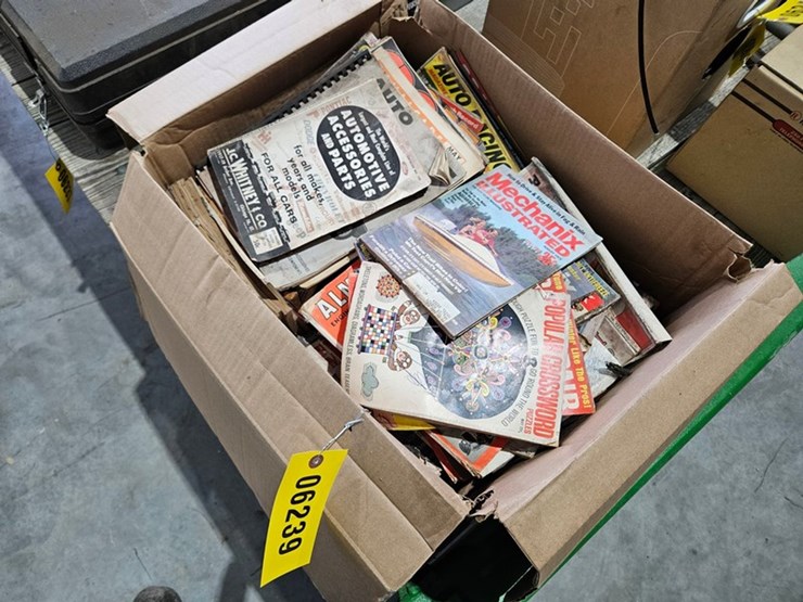 #6239-•-box-of-vintage-magazines-image-2