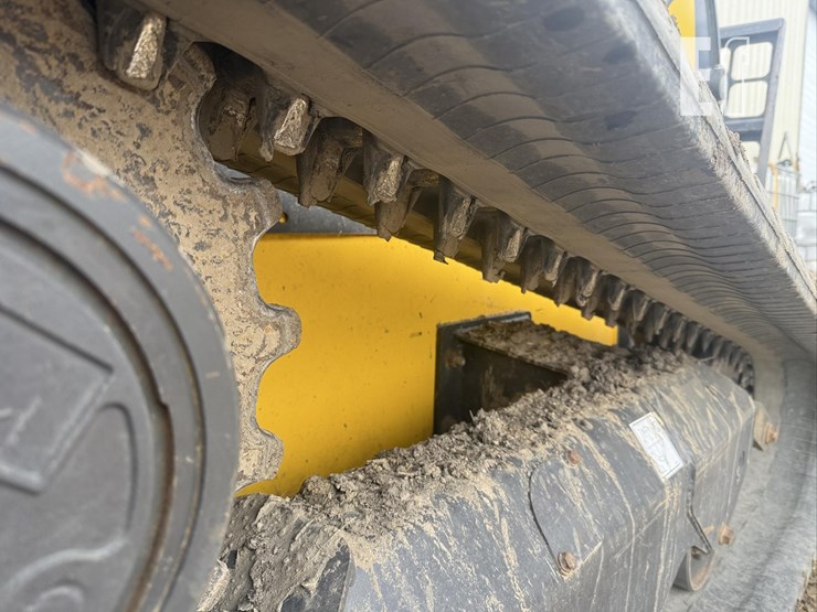 2021-new-holland-c332-image-10