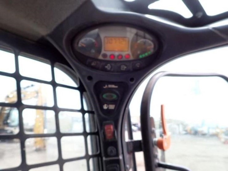 2021-bobcat-t870-image-11
