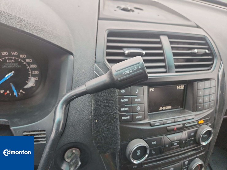 2016-ford-explorer-image-22