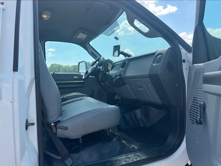 2015-ford-f650-image-8
