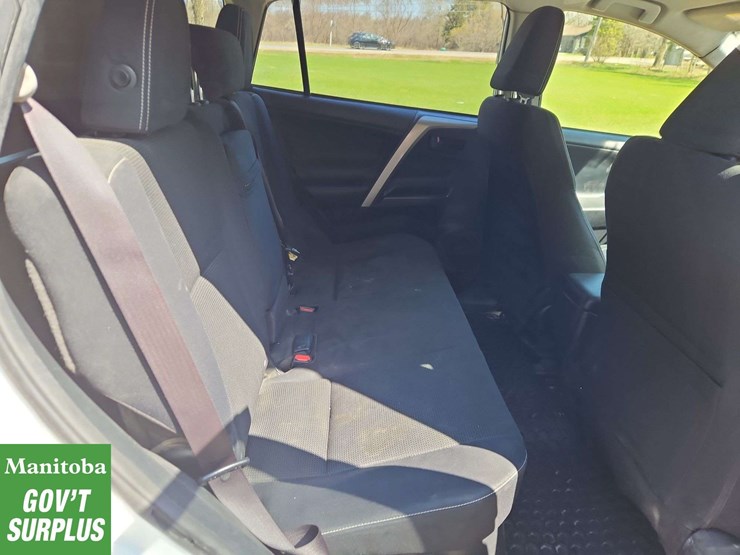 2017-toyota-rav4-image-24