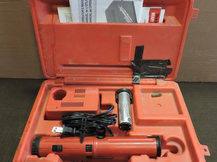 milwaukee-cordless-screwdriver-image-1