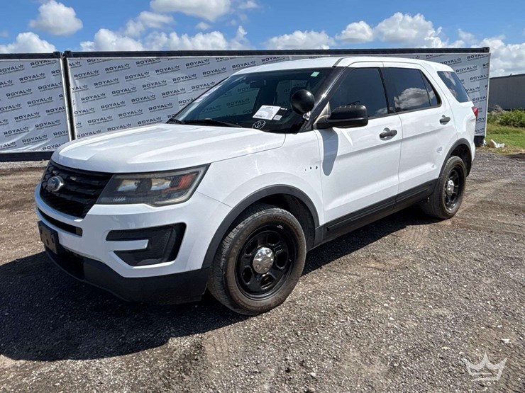 2017-ford-explorer-image-1