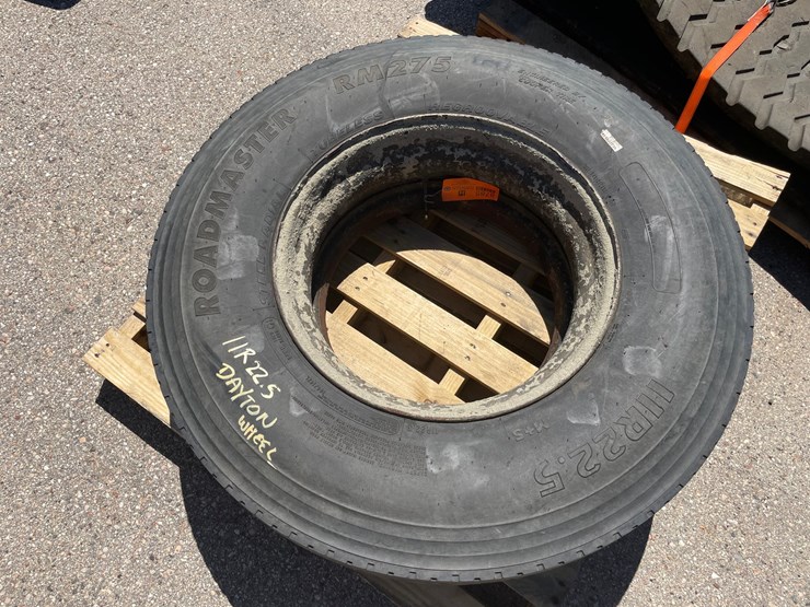 #8785-•-11r22.5-tire-image-2