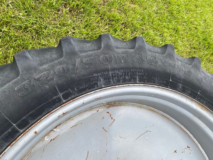 46"-wheels-used-to-raise-grain-auger-image-7