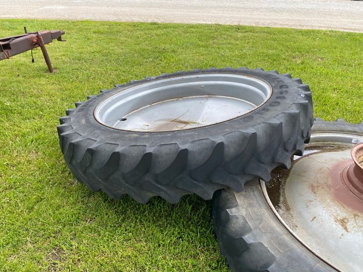 46"-wheels-used-to-raise-grain-auger-image-3