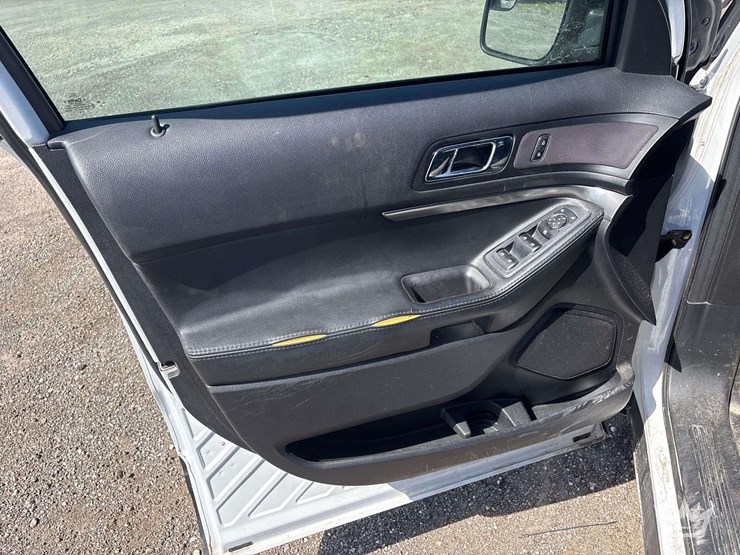2017-ford-explorer-image-9