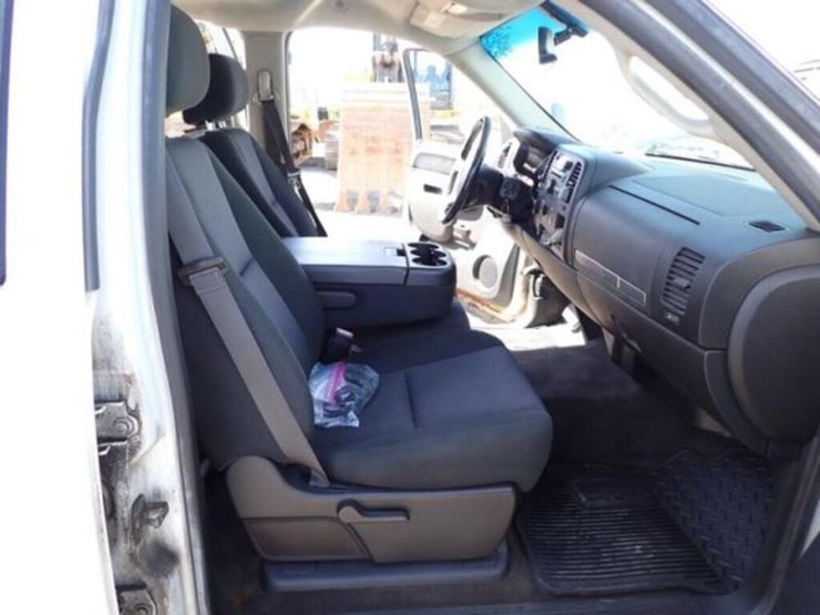 2014-chevrolet-silverado-3500hd-image-21