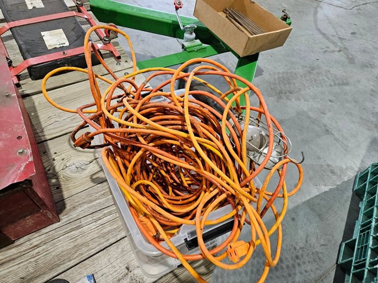 #6266-•-tote-of-extension-cords-image-2