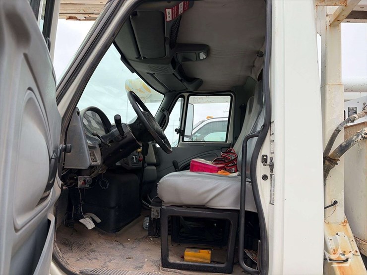 2005-international-durastar-4300-image-14
