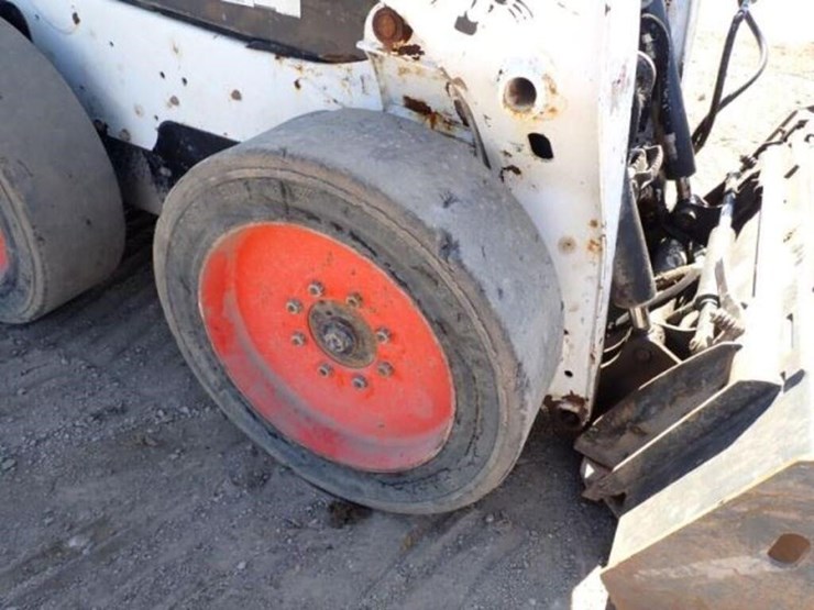 2014-bobcat-s590-image-35