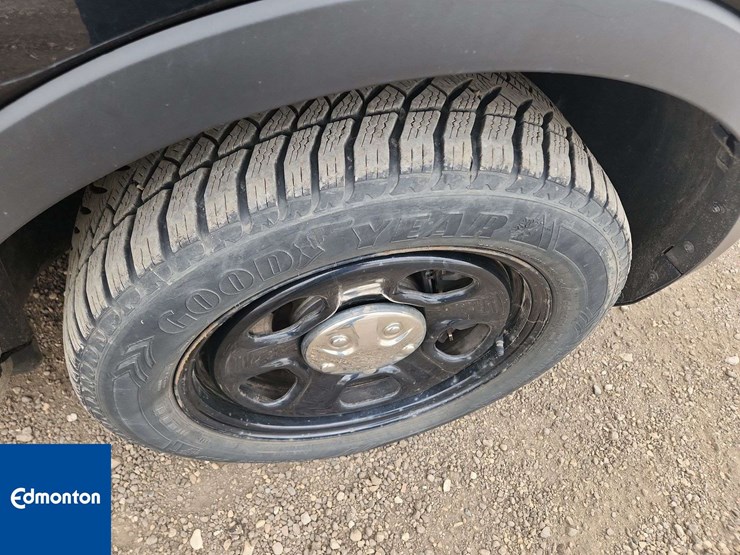 2015-ford-explorer-image-13