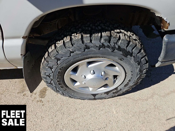 2014-ford-cargo-image-12