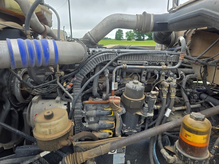 2016-peterbilt-389-image-32