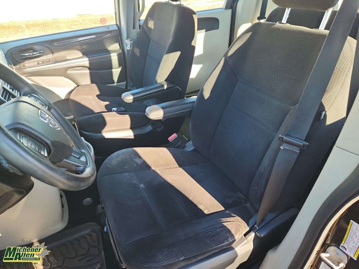 2014-dodge-grand-caravan-image-15
