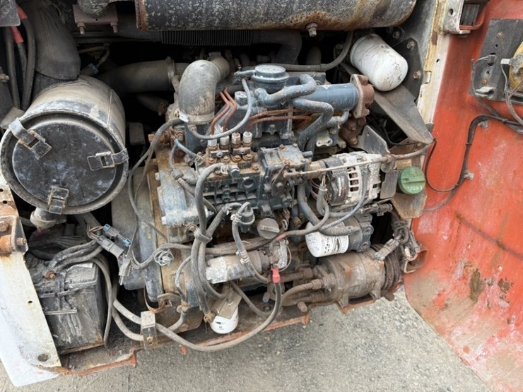 2011-bobcat-s185-image-15