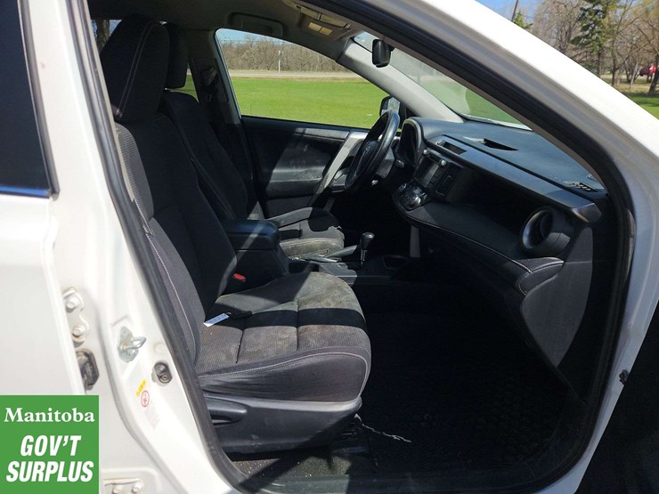 2017-toyota-rav4-image-26