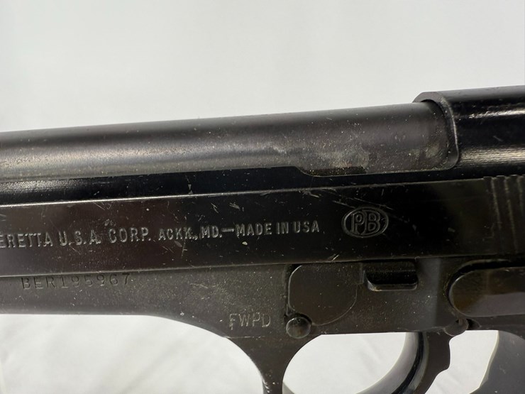 #12-•-beretta-96d-40-pistol-ber195967-image-10