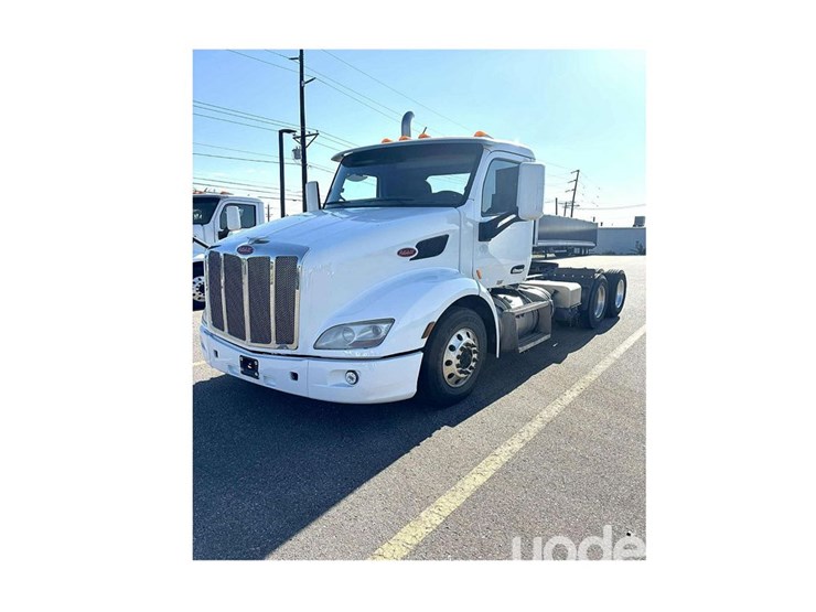 2017-peterbilt-579-image-1