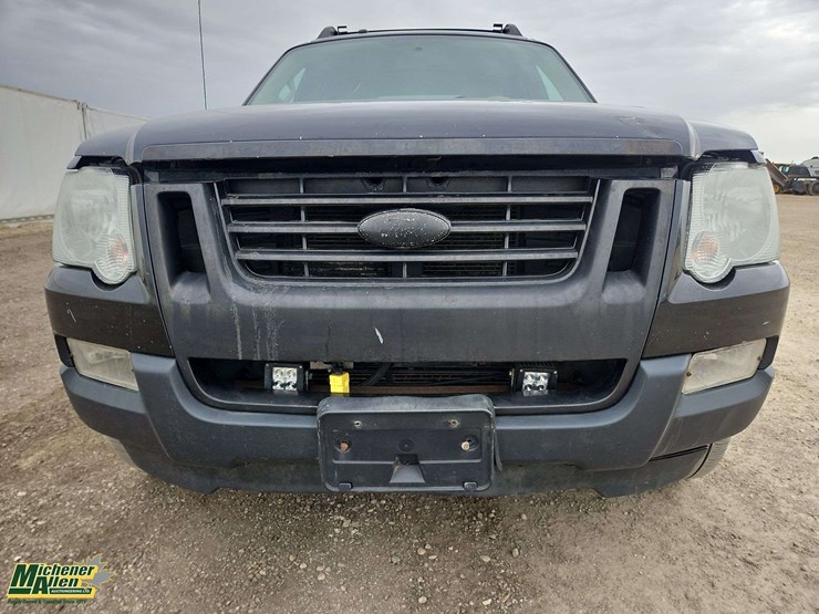ford-explorer-sport-trac-image-35