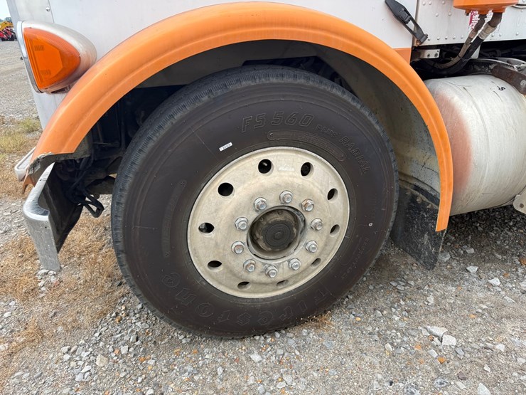 peterbilt-357-image-31