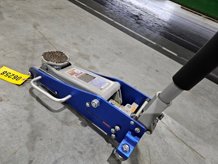 #6258-•-pittsburgh-racing-1.5-ton-floor-jack-image-7