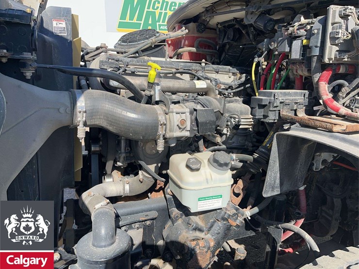 2015-freightliner-114sd-image-24