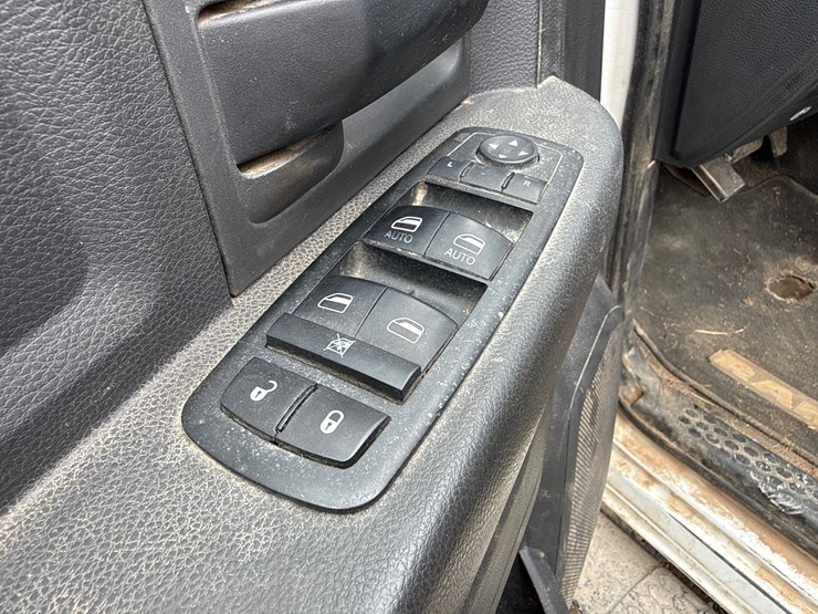 2012-dodge-ram-2500-image-33
